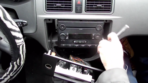 2004-2008 Ford focus Radio installation step 2