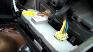 There are two connectors at the back of the radio panel. Disconnect them with your fingers