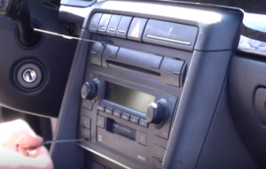 Insert the release keys into the holes of the stereo. Please make sure that you put the key with the flat side facing the outside of the stereo