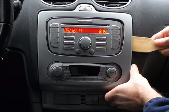 2009 ford focus radio doesnt work